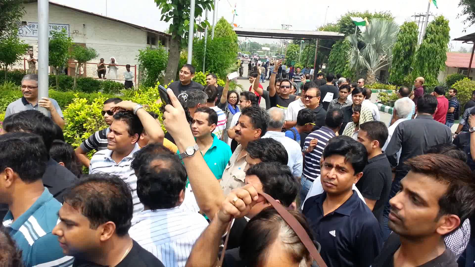 Jaypee Homebuyers Protest, Jaypee homebuyers, Options for Jaypee homebuyers, Legal remedies for Jaypee homebuyers, Homebuyers victim of Jaypee, Delhi NCR property market fraud, India real estate news, Real estate news India, Indian property market, Track2Media Research, Track2Realty